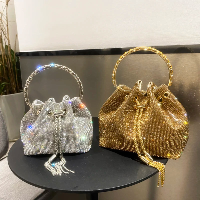 "Clutch Crystal Elegance" – Luxo e Brilho para Eventos Especiais