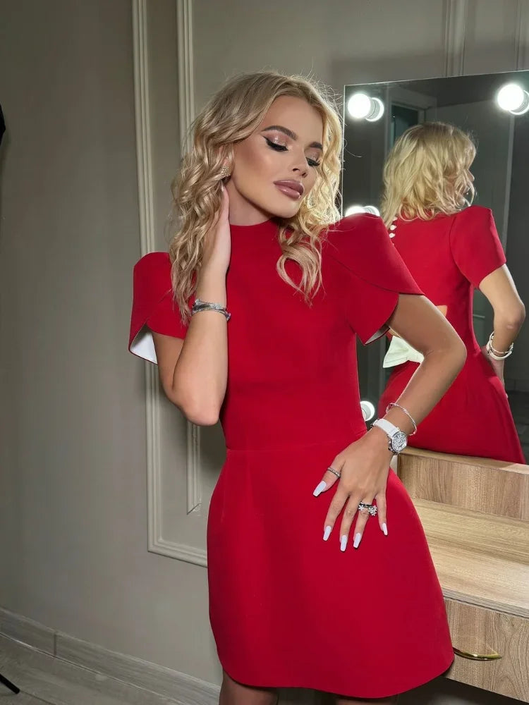 Vestido Mini Vermelho com Laço 3D Vazado - A Eleância do Verão