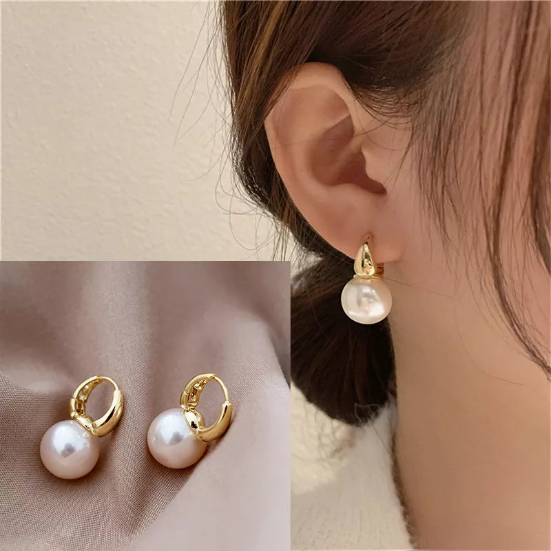 Brincos de Argola com Pérolas em Cor de Ouro – Moda Minimalista